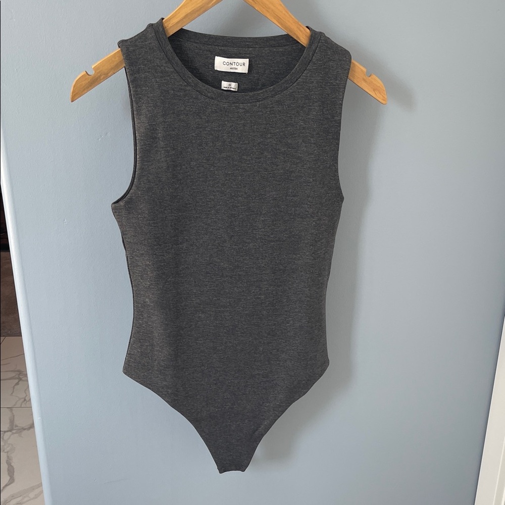 NWOT Aritzia Contour body suit - dark heathered grey, sz m.